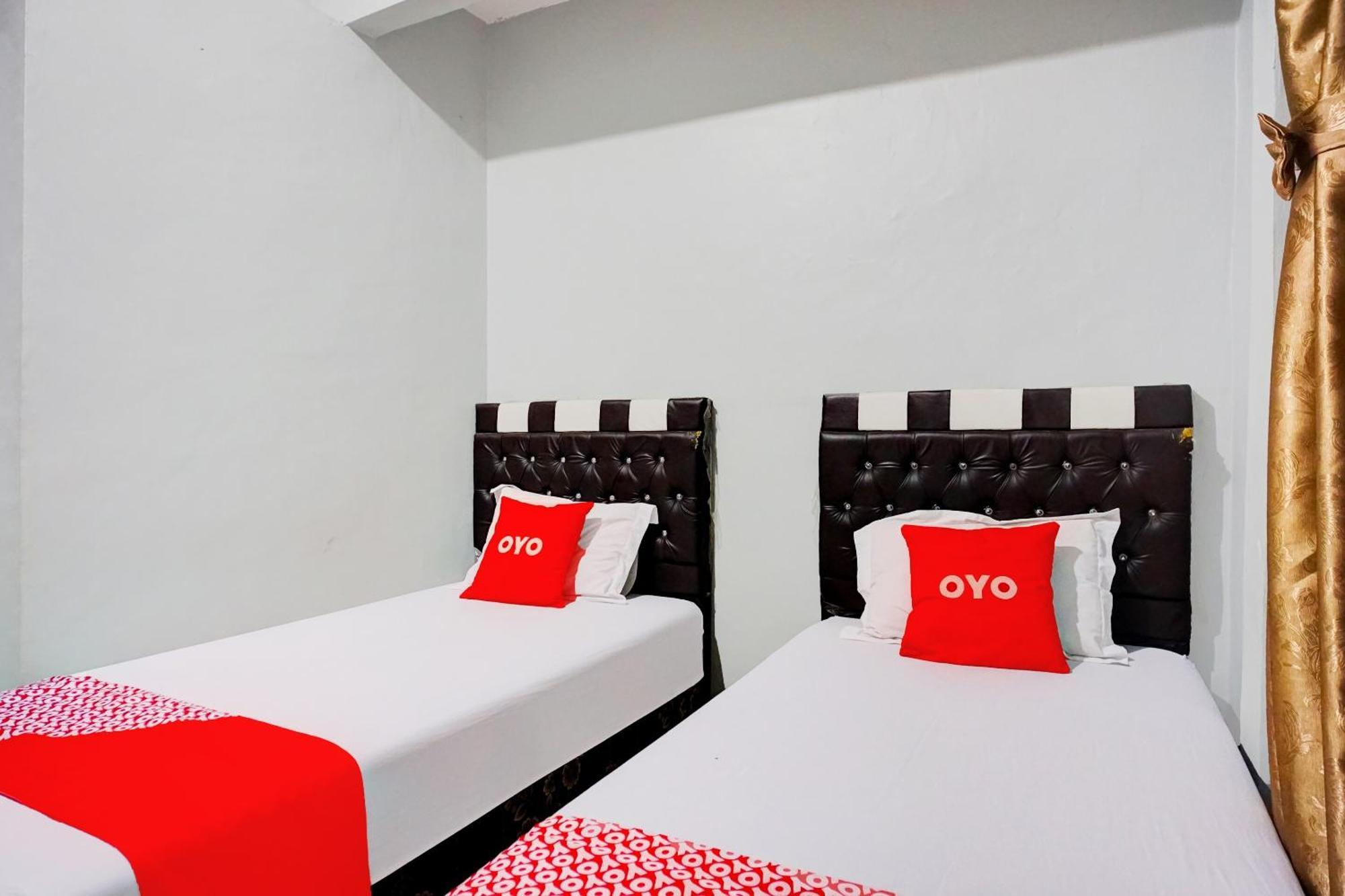 Oyo 93071 Home Stay Kembar Syariah Binjai Exterior photo