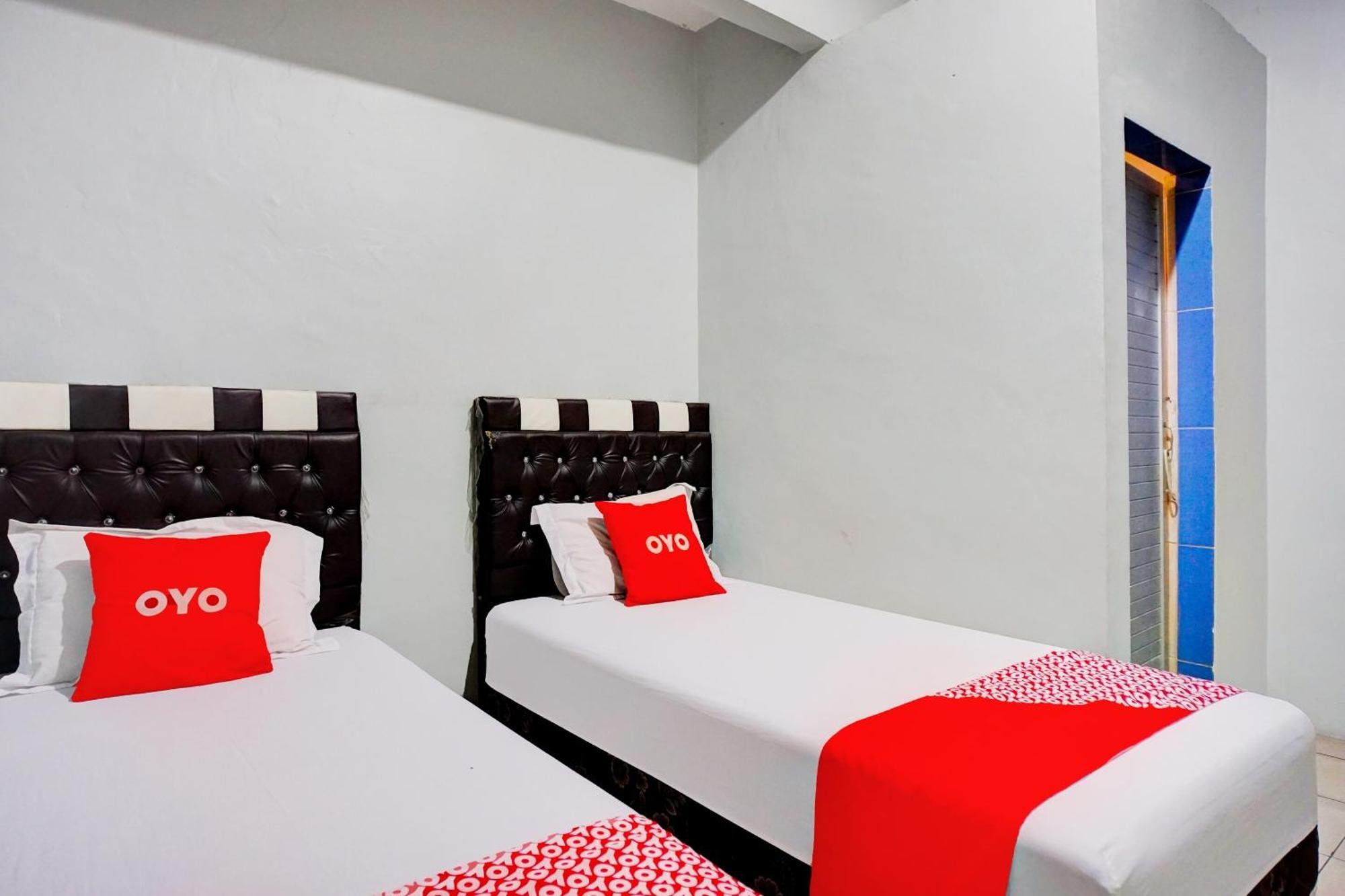 Oyo 93071 Home Stay Kembar Syariah Binjai Exterior photo